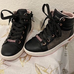 Girls sketchers shoes size 1